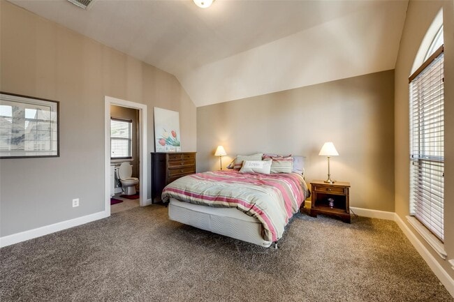 Building Photo - 1113 Peveto St