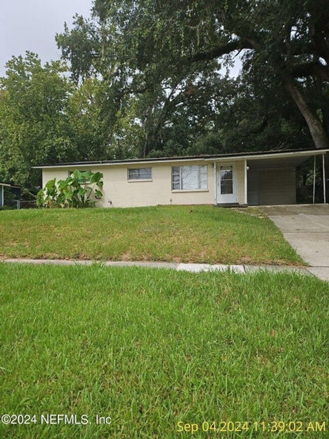 Cute home in the heart of Orange Park - Cute home in the heart of Orange Park