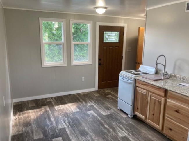 Photo - 2226 Central Ave W