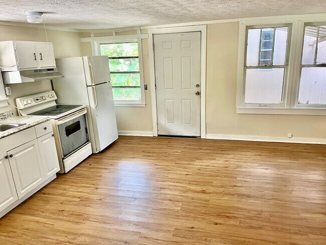 Photo - CUTE Zephyrhills 2BR/1BA w/Gorgeous Wood Finish Floors Throughout
