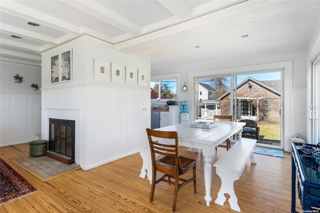 1 Village Ln