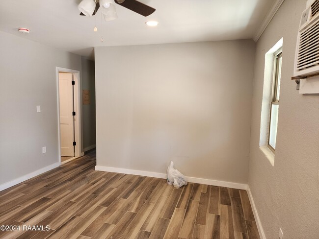 Photo - 314 Deare St Apartment