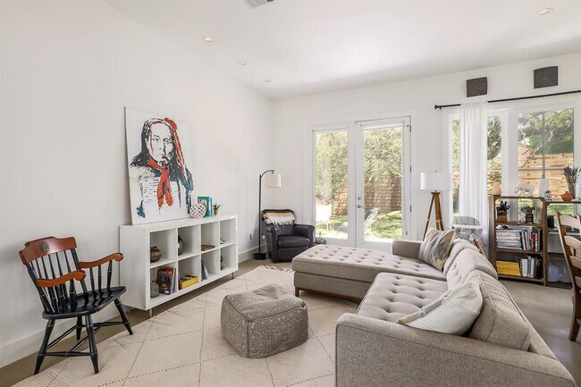 Photo - 712 Cardinal Ln Unidad B
