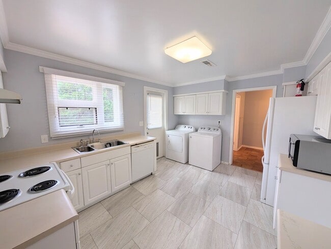 Photo - Serene 2BR Living in Seagate Near Market Common - Long Term Rental