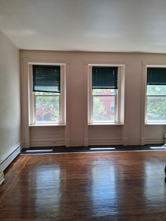 Building Photo - 1029 Penn St Unit 2nd Floor Front