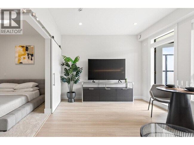 1942 Starling Dr. Unit 105