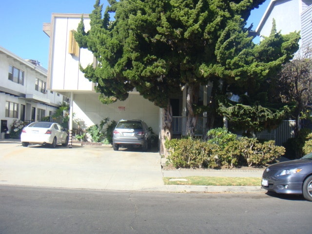 Photo - 1610 Barry Ave Apartments
