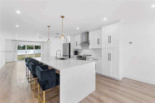 Building Photo - 461 SW 1st St