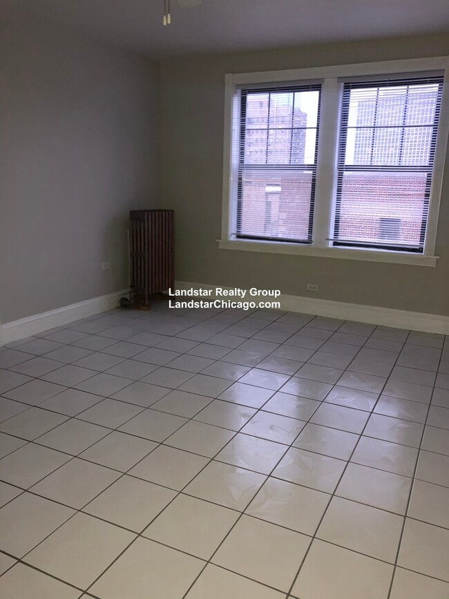 Photo - 4236 N Broadway St Apartments Unit 401