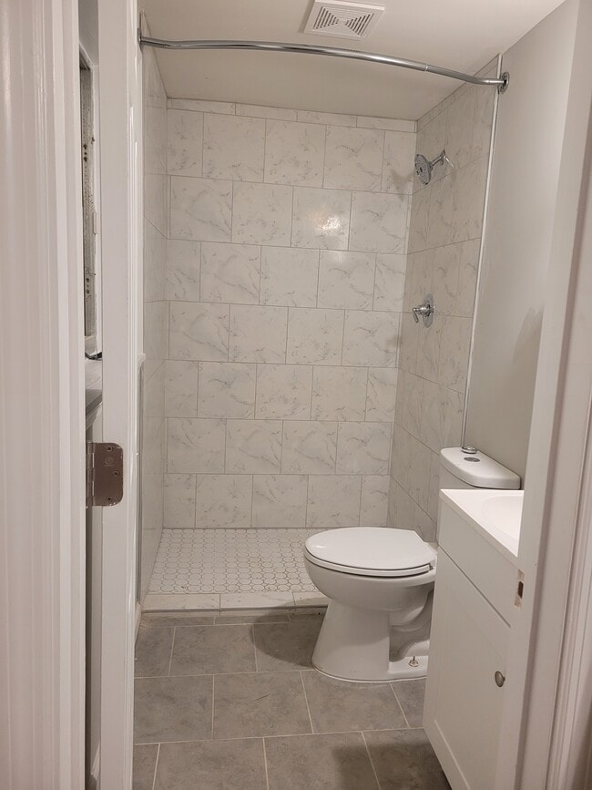 Ducha a ras de suelo principal - 2013 N Skylane Dr