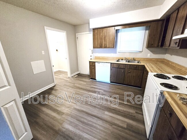 Photo - 1905 Meadowview Ln