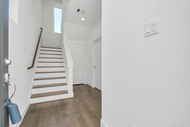 Photo - 420 Janisch Rd