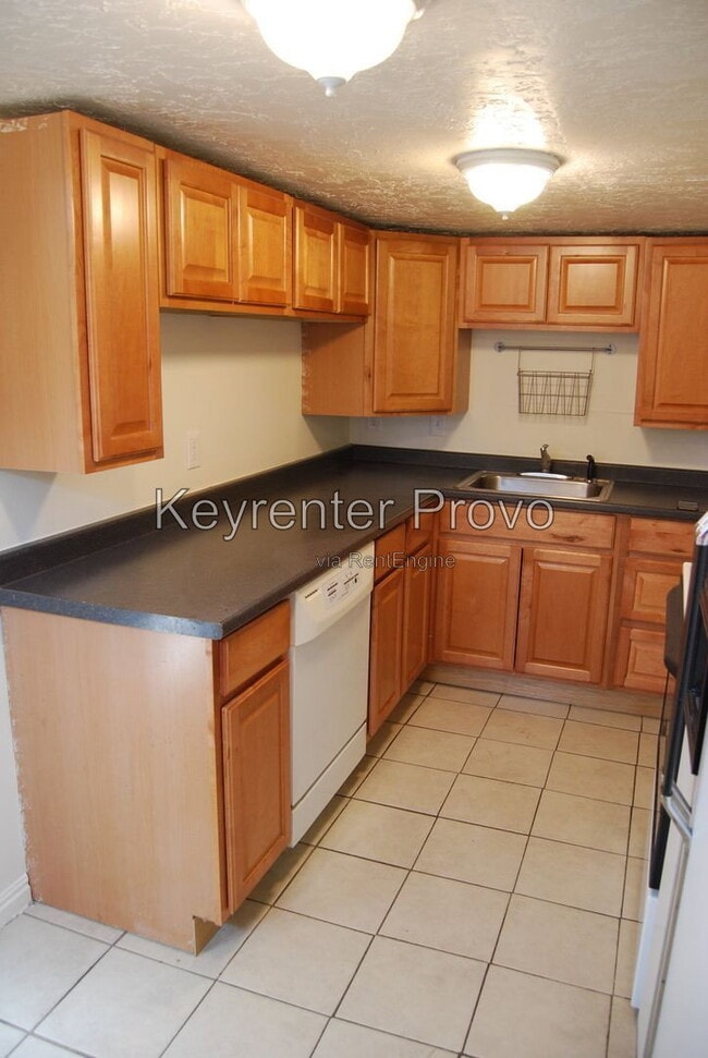 Photo - 853 Memmo Dr Unit B