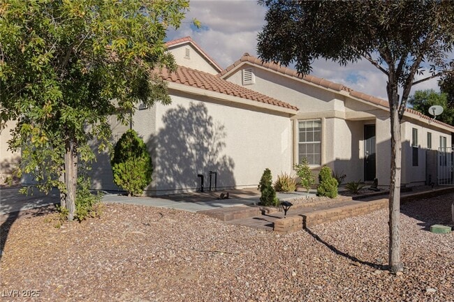 Building Photo - 8564 Shady Pines Dr