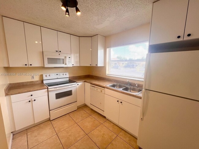 Photo - 3737 Mil-Lake Cir