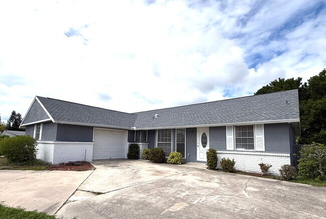 Photo - Coastal Living in Gulf Gate | 3BR/2.5BA | Annual Rental