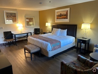 One King Bed Studio - Prairie Park Extended Stay Rental