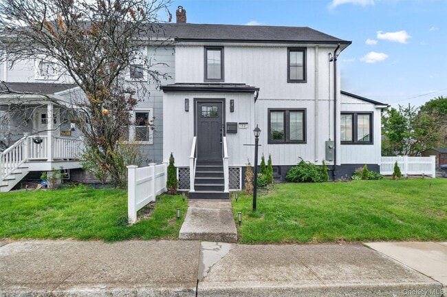 Building Photo - 32 Dutchess Terrace