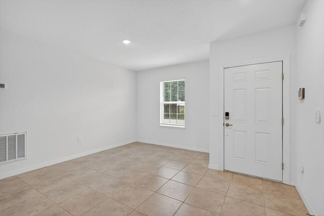 Photo - 657 NE Horizon Ln