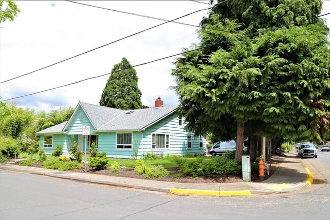 Building Photo - Seriously Spacious 5 bed 2 bath 36x20 Shop Garden Shed