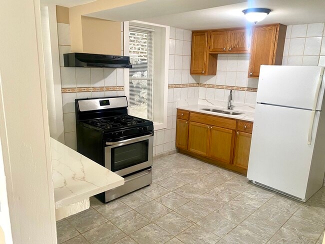 829 W 33rd St