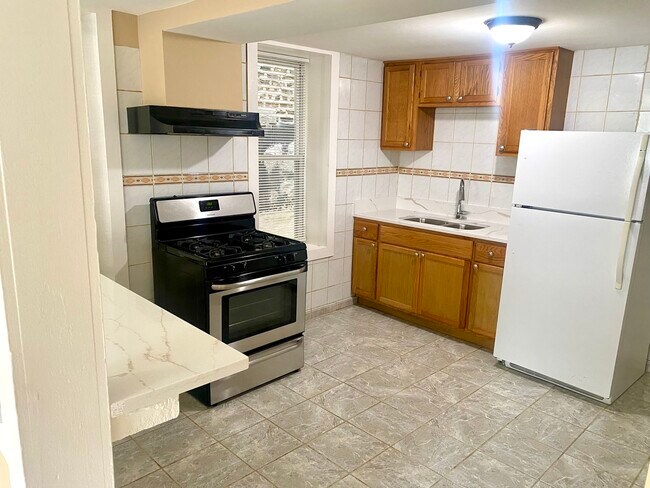 Photo - 829 W 33rd St