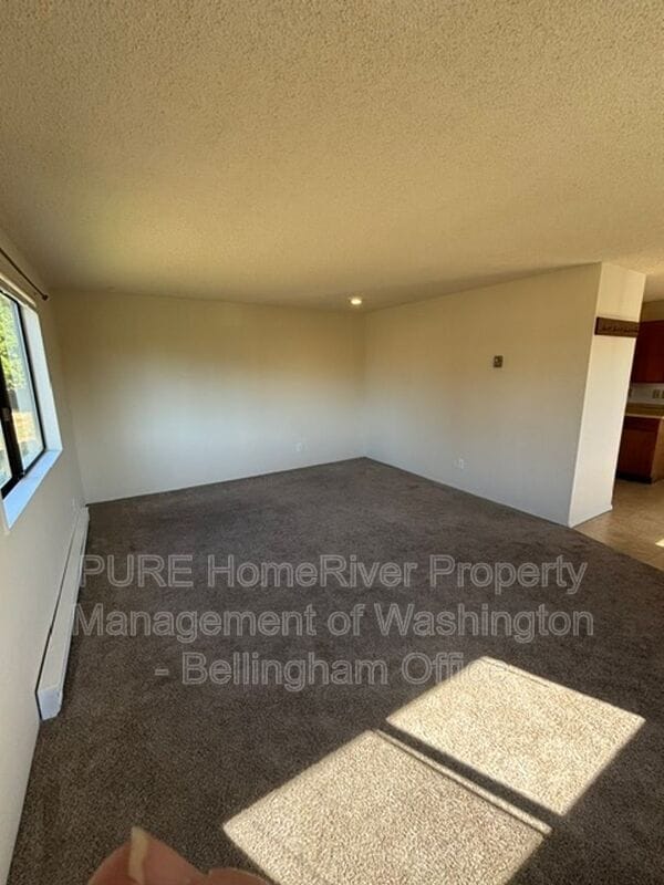 5084-5086 LaBounty Drive