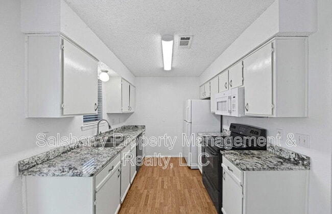 Photo - 634 Ridgeline Dr