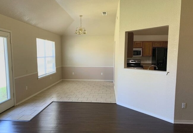 Photo - Lovely 3 bedroom 2 bath with Fireplace