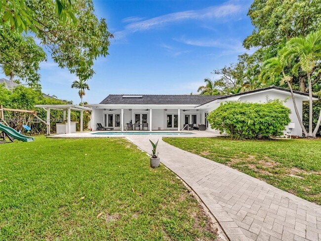 Photo - 413 Tamarind Dr