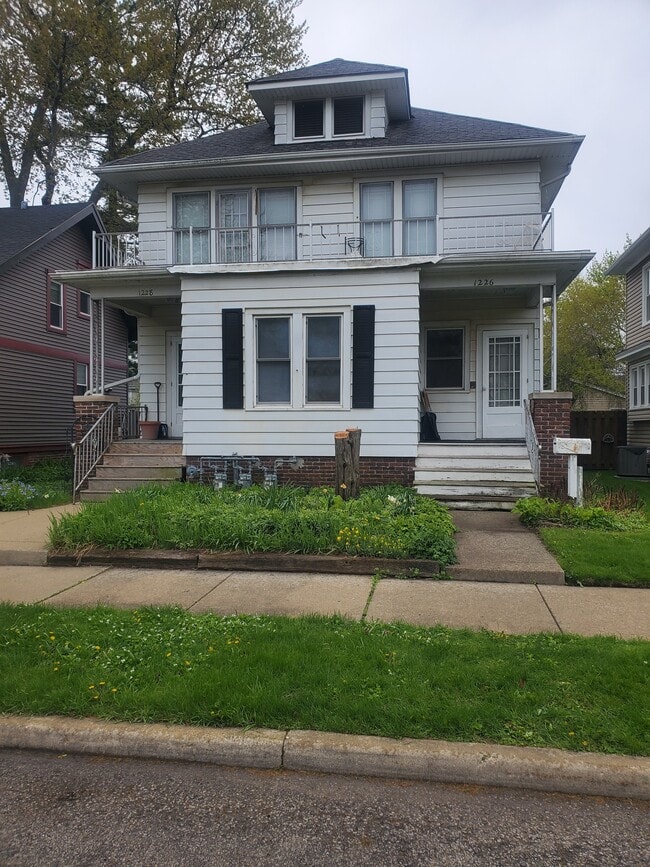 Building Photo - 1226 Blaine Ave Unit 1226