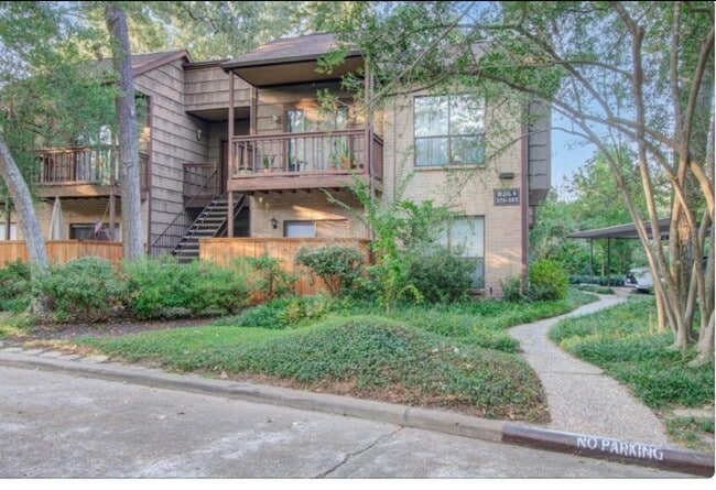 Building Photo - 11711 Memorial Dr Unit 611