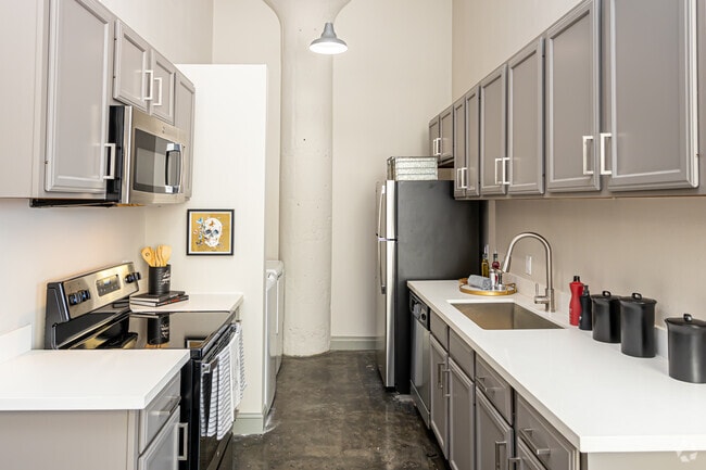 2BR, 2BA - 1,612SF - American Can Apartments