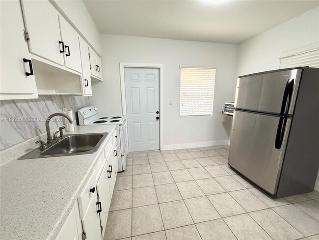 Photo - 2213 Madison St Unidad 4