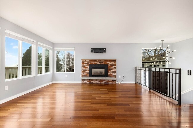 Photo - 1014 Crest Pl