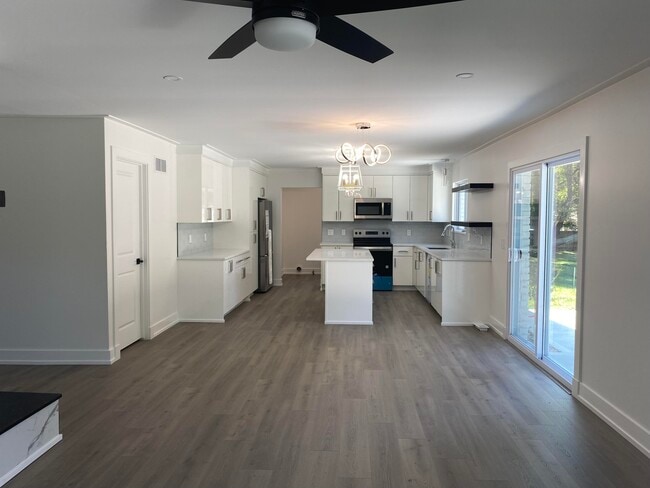 Photo - 18661 Laurel Dr