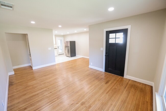 Photo - 5008 Penrose Ave