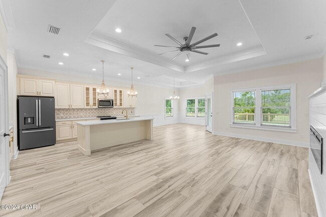 Photo - 237 N Wells St