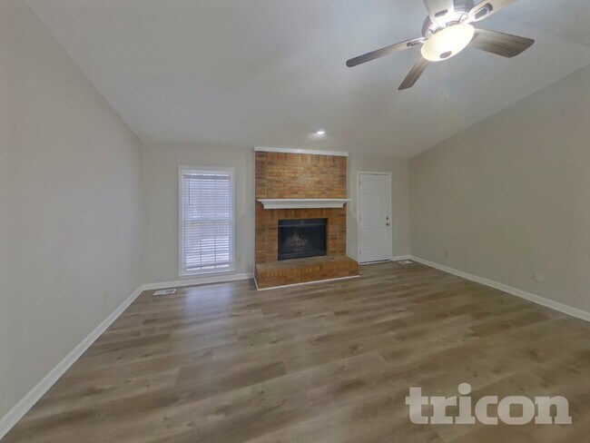 Photo - 555 N Oakland Cir