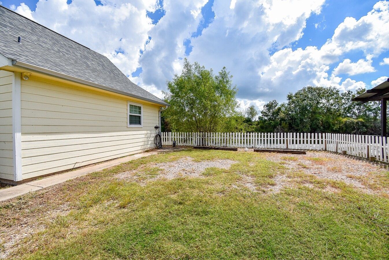 Photo - 330 Dixie Dr