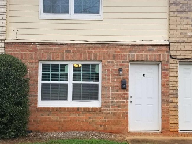 Building Photo - 100 Chalfont Dr