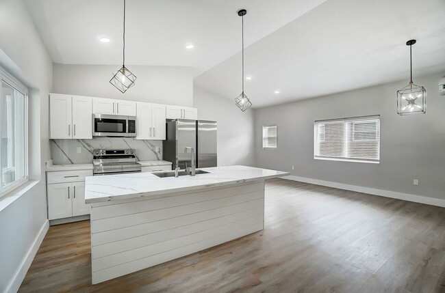 Photo - 3719 Kirkup Ave