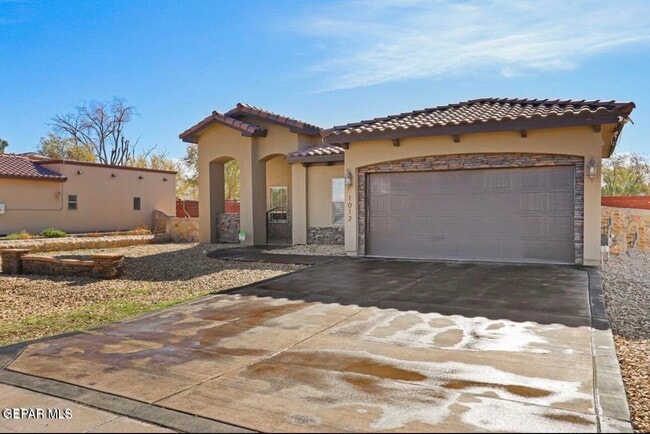 Photo - 1012 Maximo St