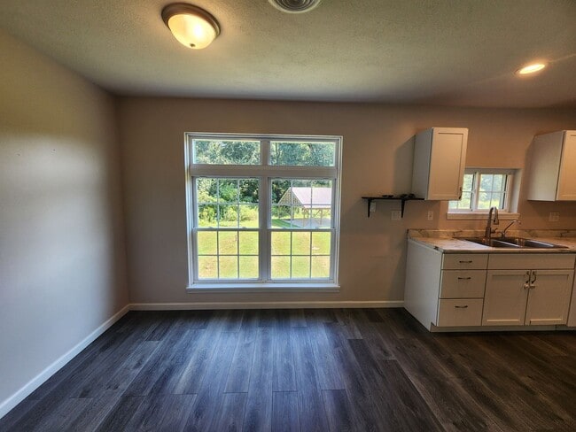Photo - 537 N 6th St