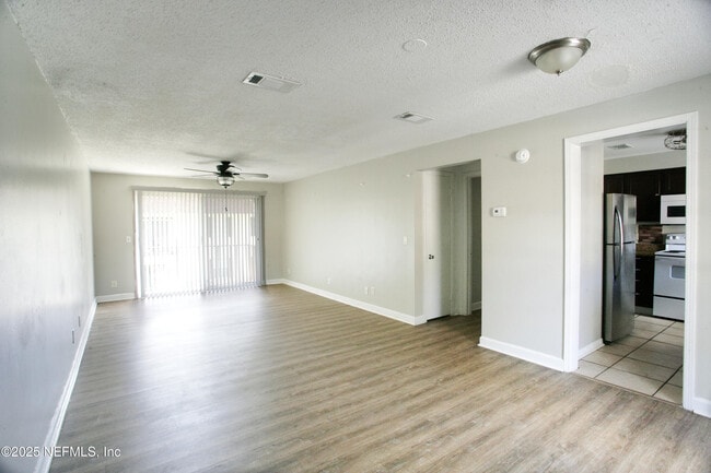 Building Photo - 1713 El Camino Rd Unit 8 Rental