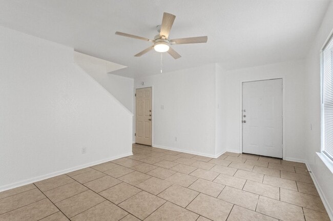 Photo - 2410 Royal Crest Cir