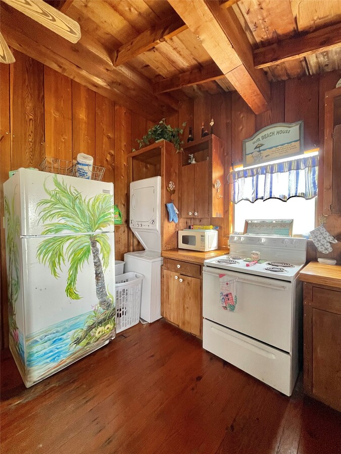 Photo - 1111 Surf Dr