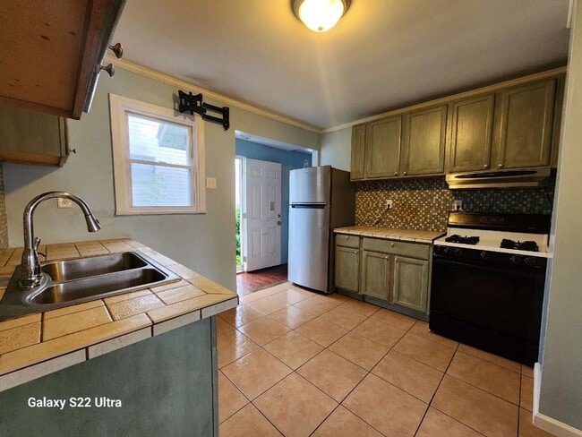 Photo - 5 BEDROOM HOUSE