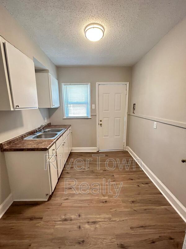 Photo - 2144 Henry Cir