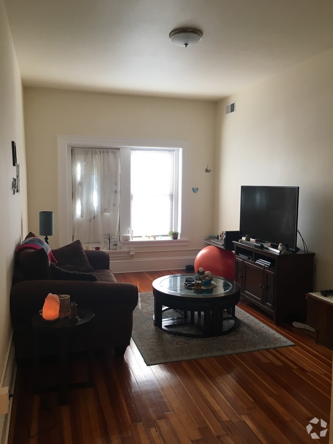 Building Photo - 1471 Beacon St Rental